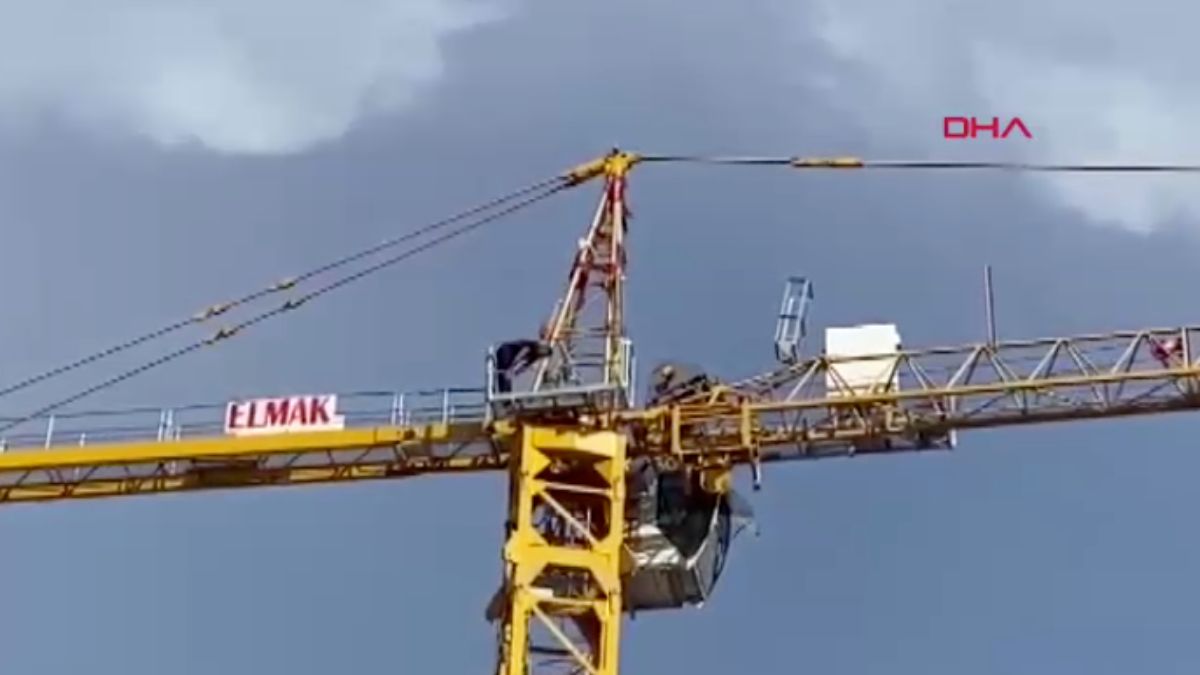 Gaziantep'te vinç operatörü, oğlunun doğum gününü 45 metre yükseklikte kutladı