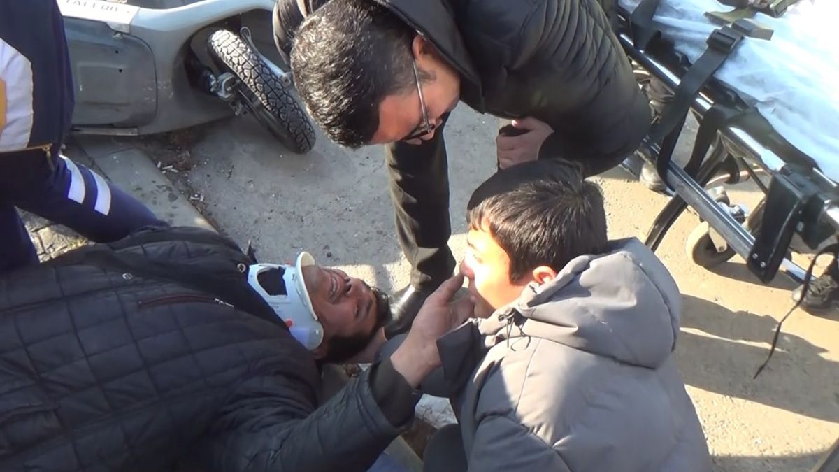 Kayseri'de tramvayla çarpışan yaralı sürücü oğlunu teselli etti