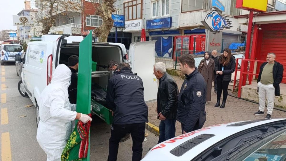 Sakarya'da haber alınamayan adam çöp dolu evde ölü bulundu