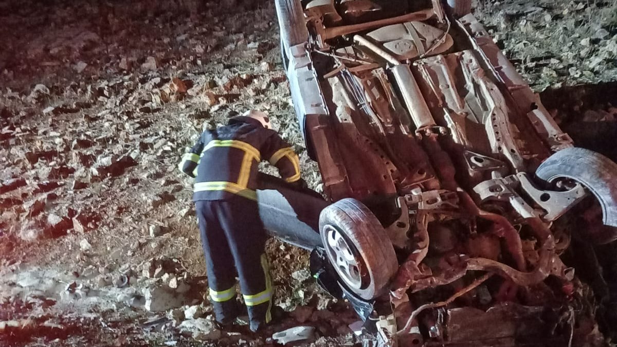 Mardin'de otomobil şarampole devrildi: 4'ü çocuk 7 kişi yaralandı