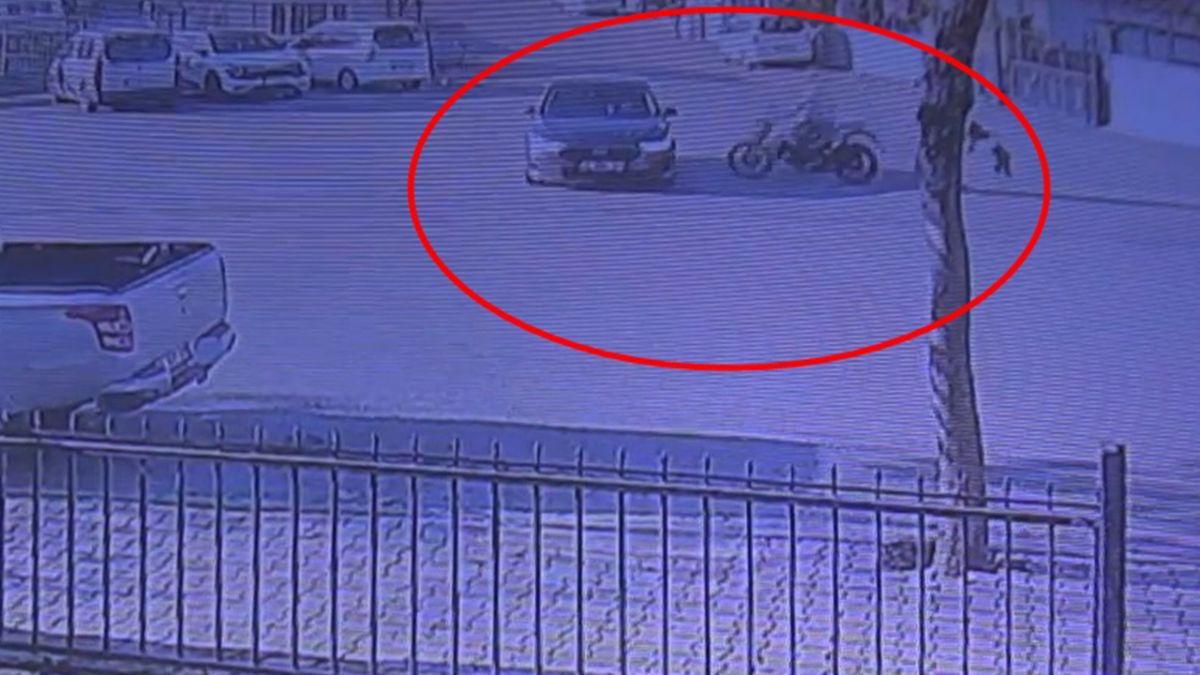 Siirt’te motosiklet sürücüsünün öldüğü kaza görüntülendi Siirt’te motosiklet sürücüsünün öldüğü kaza görüntülendi