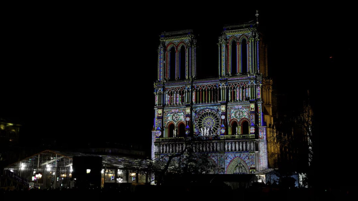 Fransızlar, Notre Dame Katedrali'ne girişlerin 