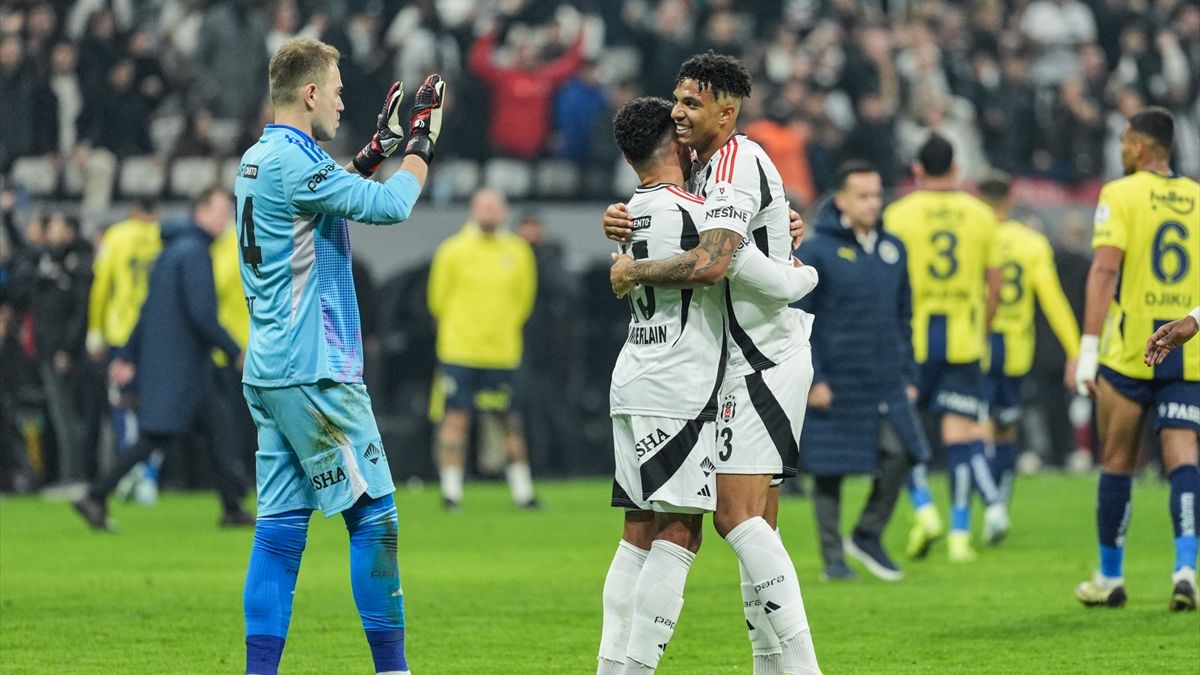 Beşiktaş'tan Fenerbahçe'ye şarkılı gönderme