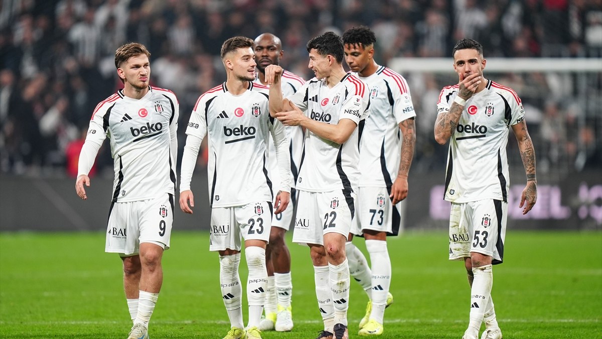 Beşiktaş, Fenerbahçe'ye karşı 2 maç sonra galip geldi