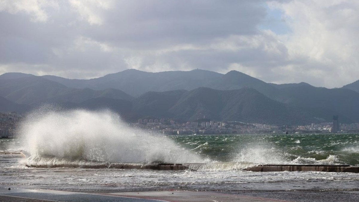 Meteoroloji'den Ege Denizi'nin kuzeyi için fırtına uyarısı