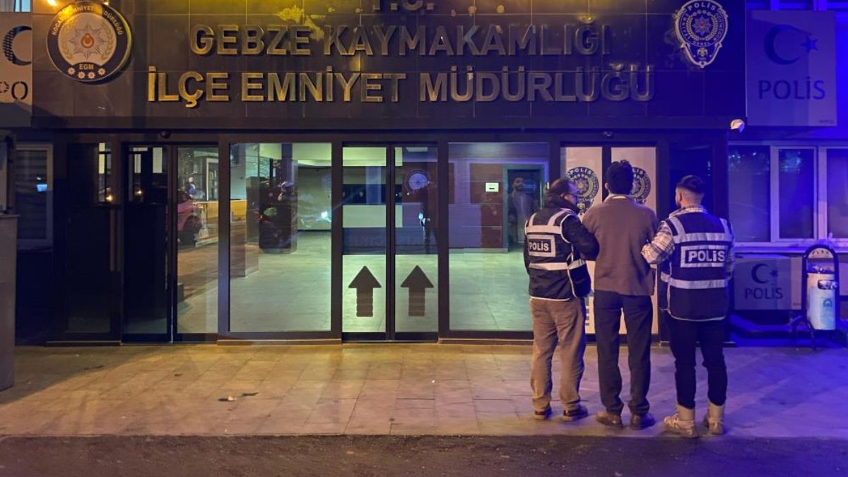 Kocaeli'de kutlama yapan Suriyelilerin önünü kesen şahıs gözaltına alındı