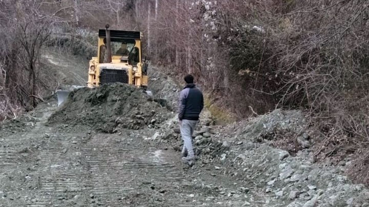 Çorum'da iki köyü birbirine bağlayan yol yarım asır sonra eski günlerine dönüyor