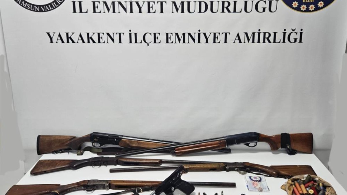 Samsun'da 2 kişi ruhsatsız silah ve mermiyle yakalandı