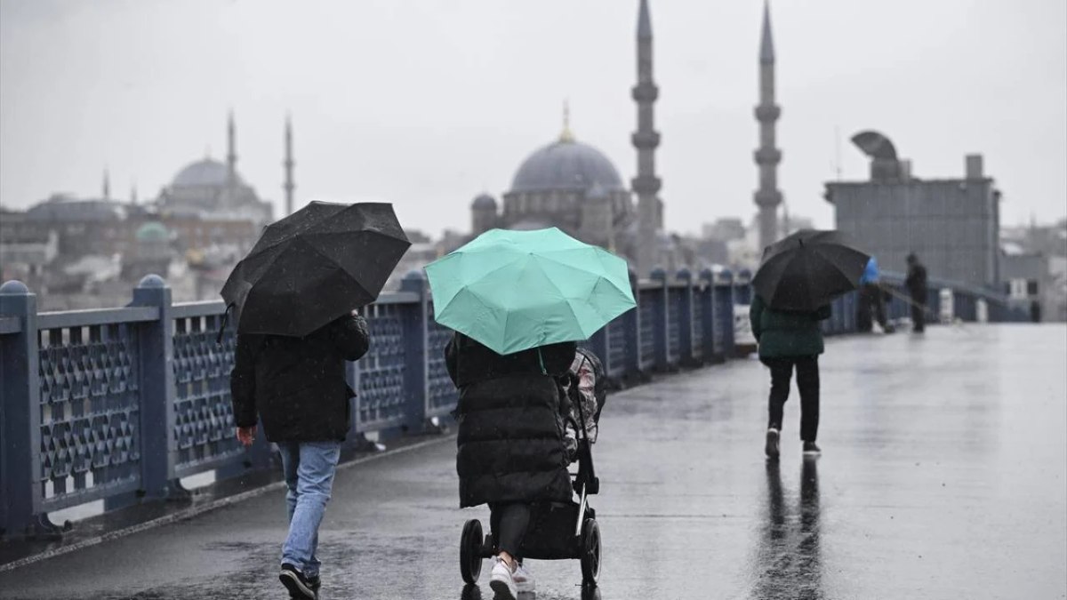 AKOM'dan İstanbul için uyarı: Kuvvetli yağış ve fırtına bekleniyor