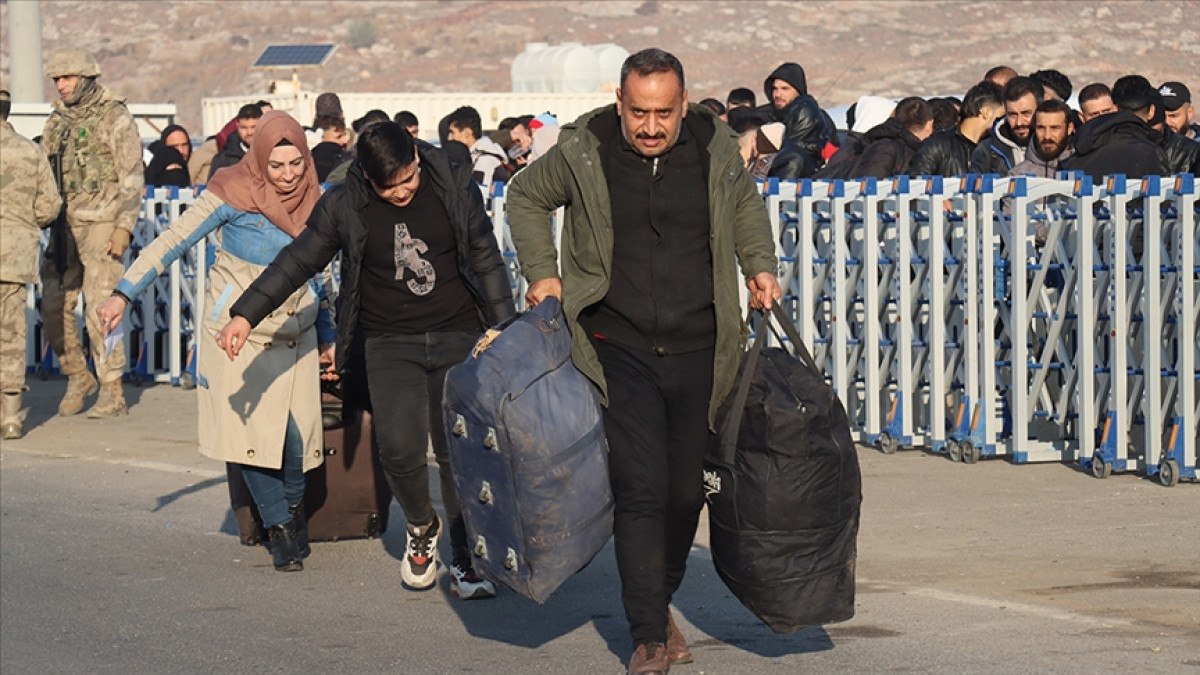 Suriye'de yeni hükümet duyurdu: Cilvegözü-Şam otobüs seferleri başladı
