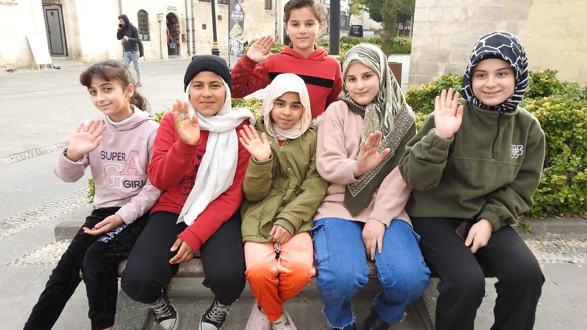 Suriyeli çocuklardan Esad'ın devrilmesi sonrası ülkelerine dönüş sevinci