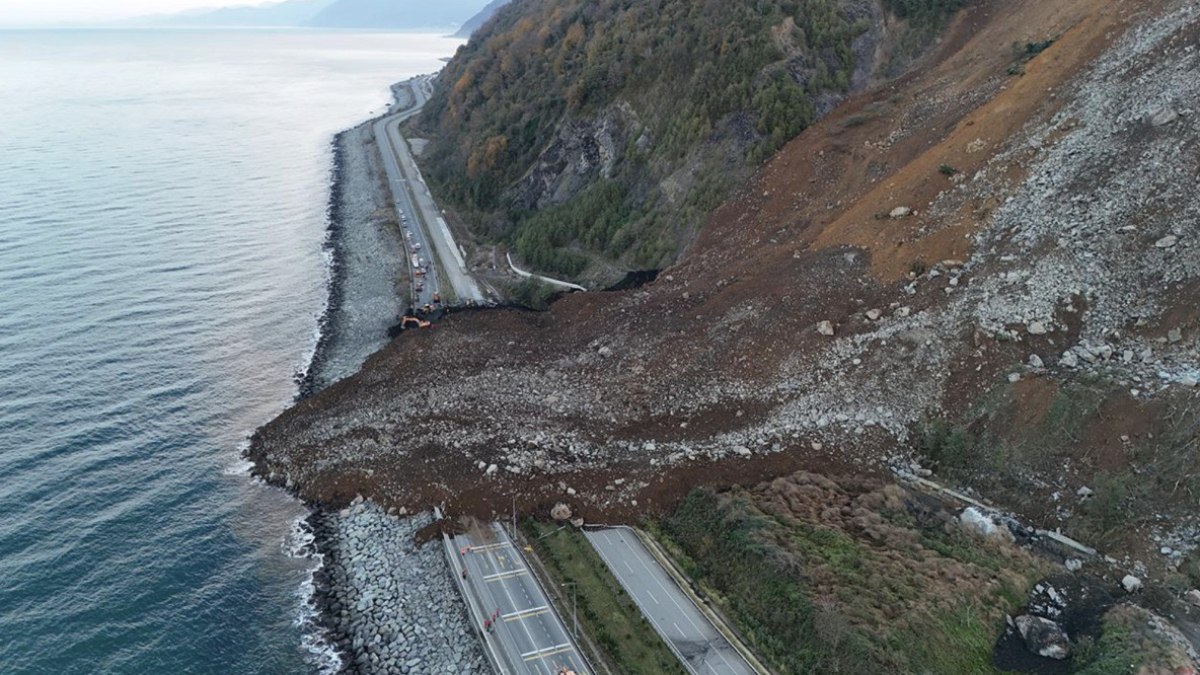 Artvin'deki heyelanda 100 bin ton toprak kütlesi hareket etti