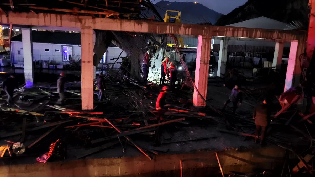 Trabzon'da inşaatta yaşanan çökme sonrası çalışmalar sürüyor