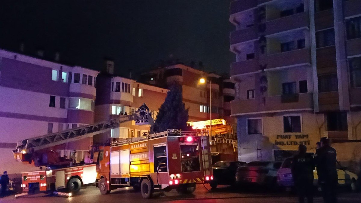 Karabük'te ısıtıcının üzerinde unutulan çakmak gazı patlayıp evi yaktı