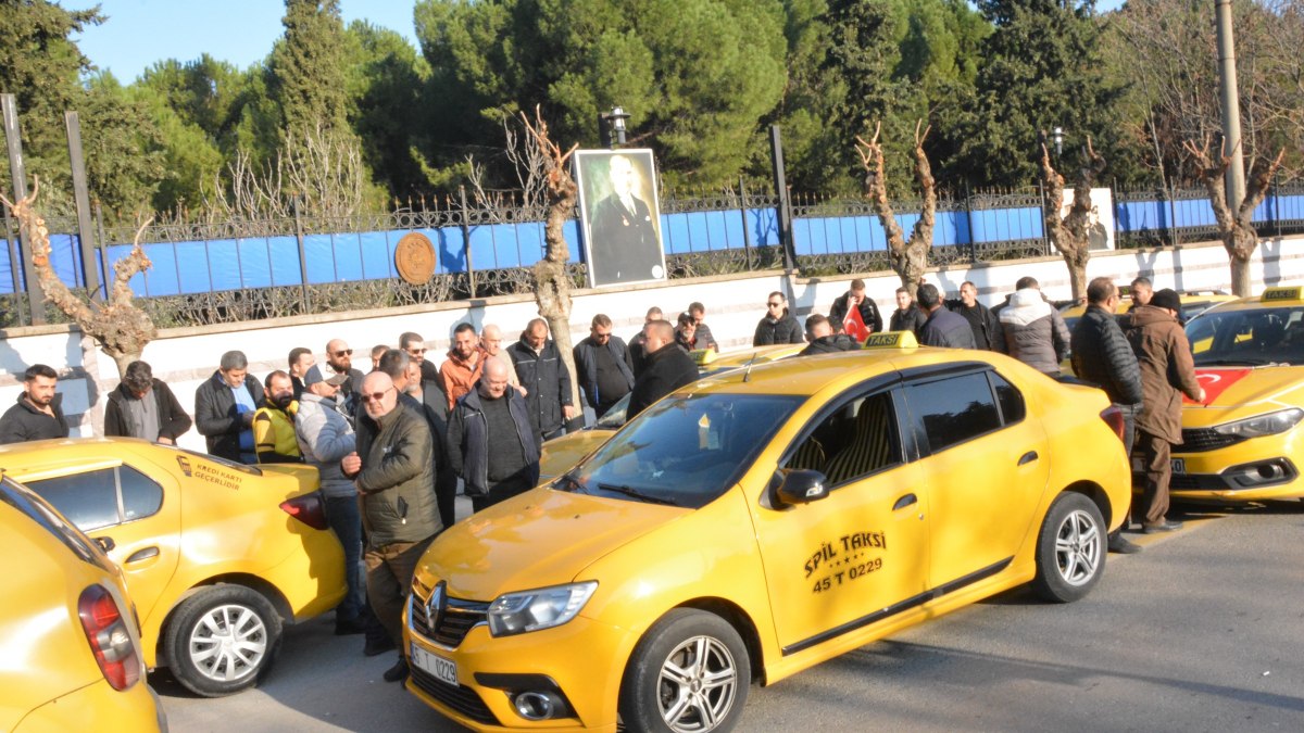 Manisa'da saldırıya uğrayan taksici için konvoy düzenlediler