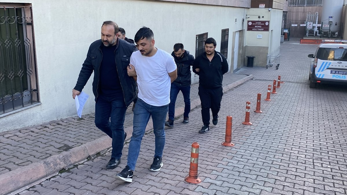 Kayseri'de arkadaşlar arasında çıkan kavgada 1 kişi av tüfeğiyle öldürüldü