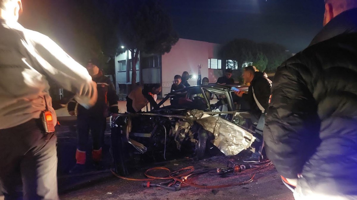 İzmir'de iki otomobil çarpıştı: 1 ölü