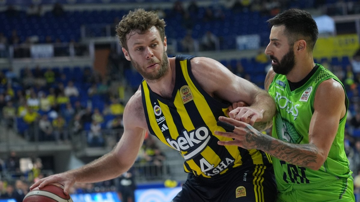 Fenerbahçe, TOFAŞ'tan liderliği aldı