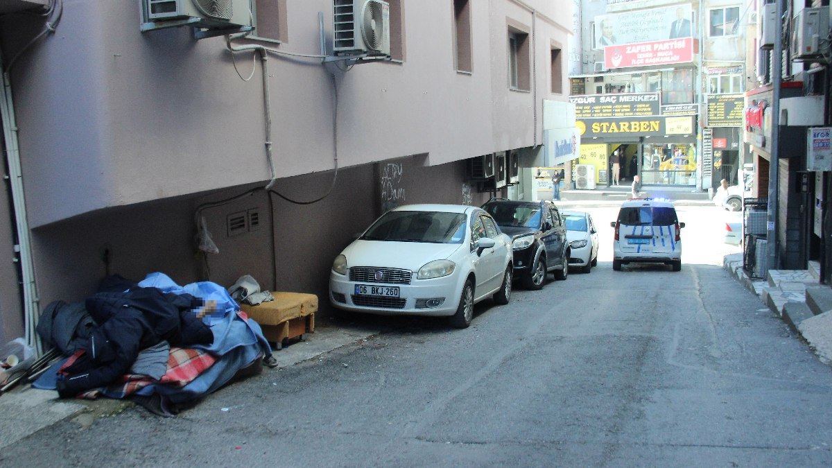 İzmir Büyükşehir Belediyesi'nden ölen evsiz adamla ilgili açıklama