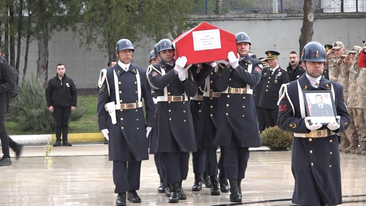 Şehit Jandarma Uzman Çavuş Nurettin Yaşar son yolculuğuna uğurlandı