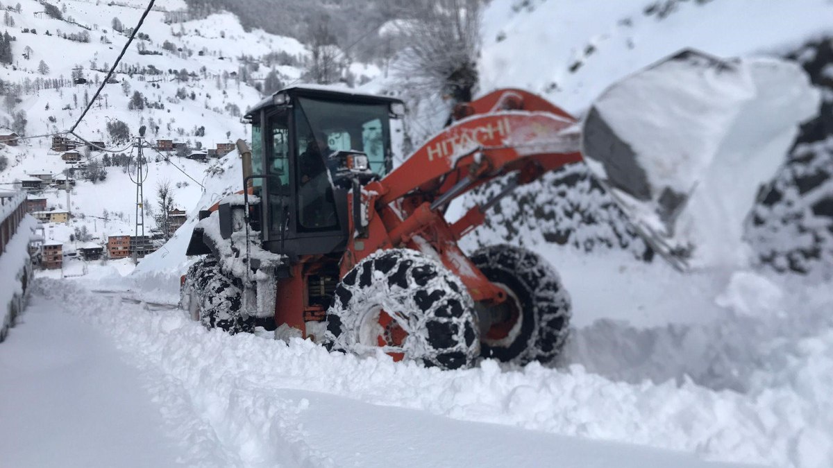 Rize’de 38 köy yolu ulaşıma kapandı