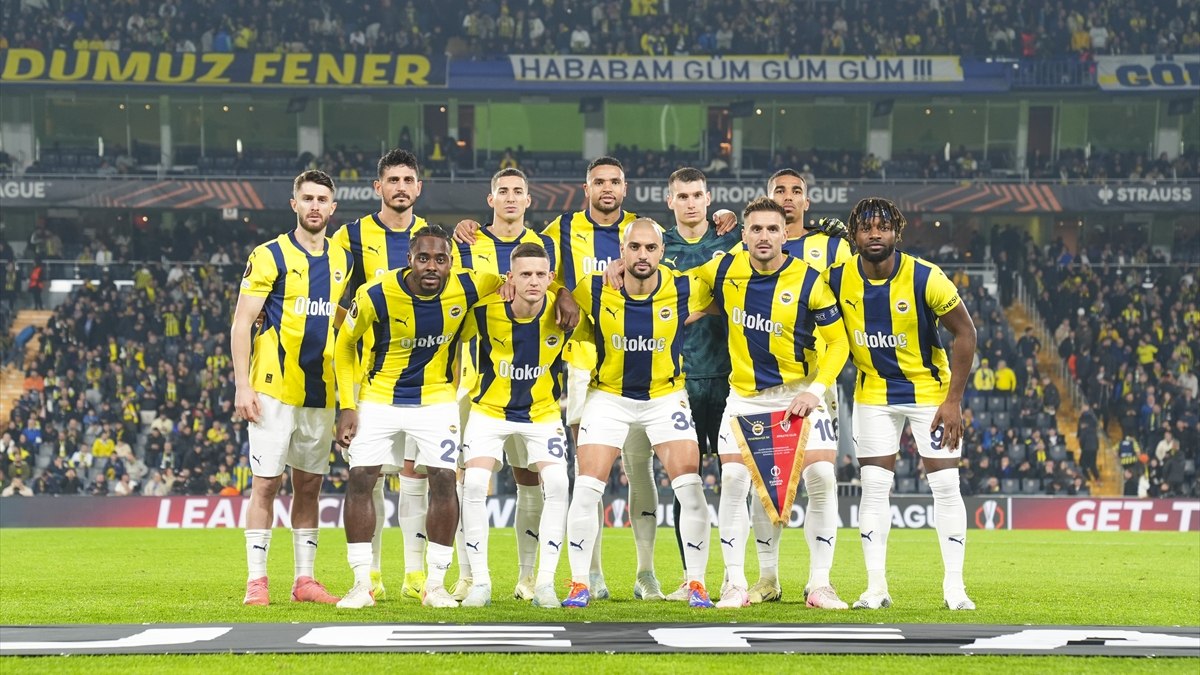 Fenerbahçe - Başakşehir maçının ilk 11'leri