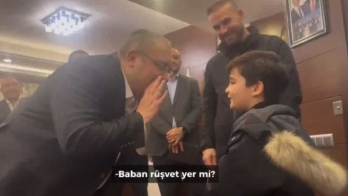 CHP’li Keçiören Belediye Başkanı'ndan çocuğa tepki çeken soru: Baban rüşvet yer mi?