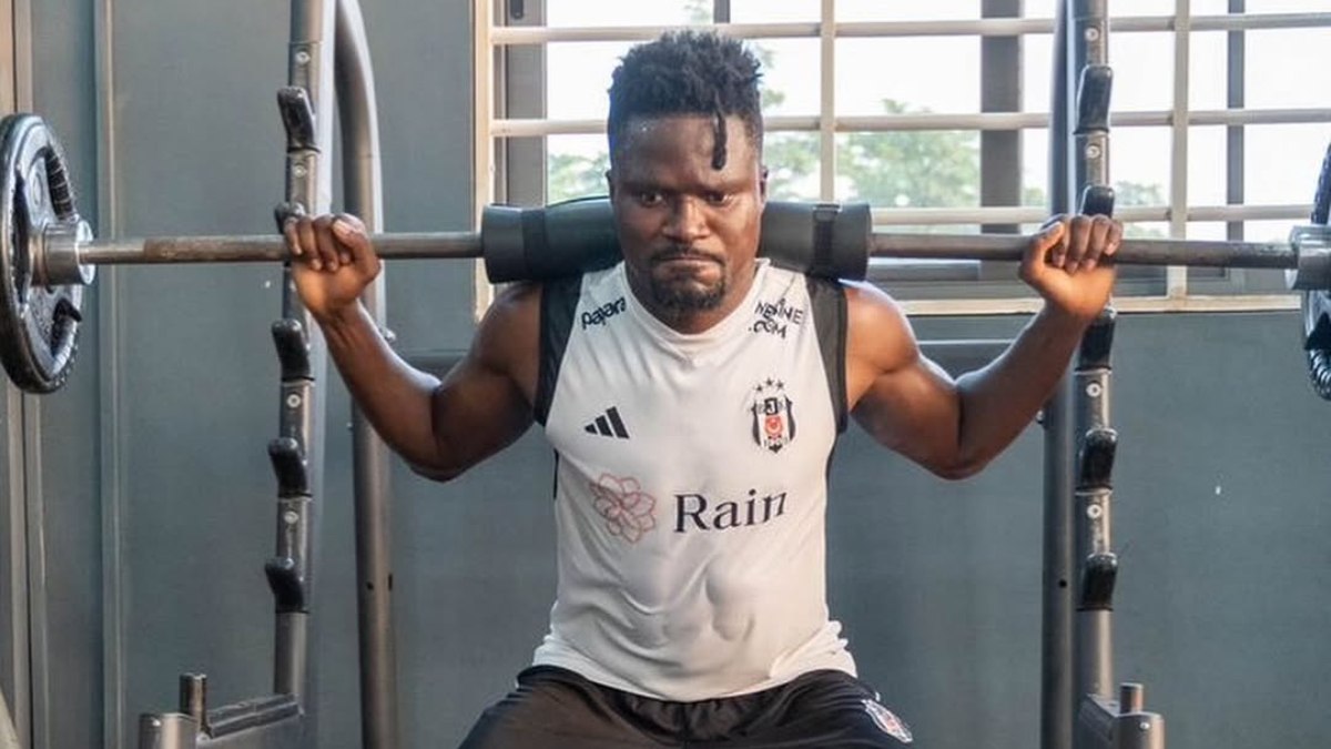 Daniel Amartey, Beşiktaş tişörtüyle çalışmalarını sürdürüyor