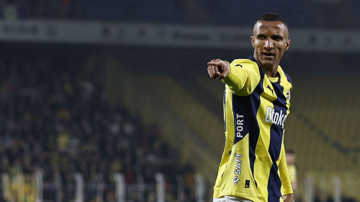 Takım sahada 10 kişi kaldı! Fenerbahçe'de Rodrigo Becao sakatlandı