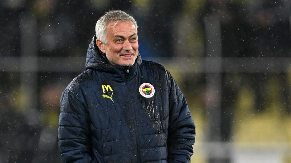 Jose Mourinho, galibiyeti Samet Akaydin'e armağan etti