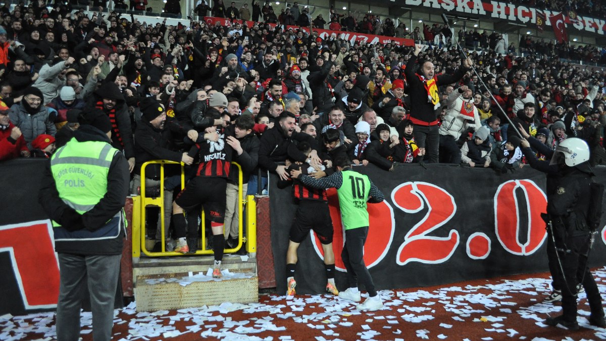 Taraftar rekoru kırıldı! Eskişehirspor, liderlik koltuğuna oturdu