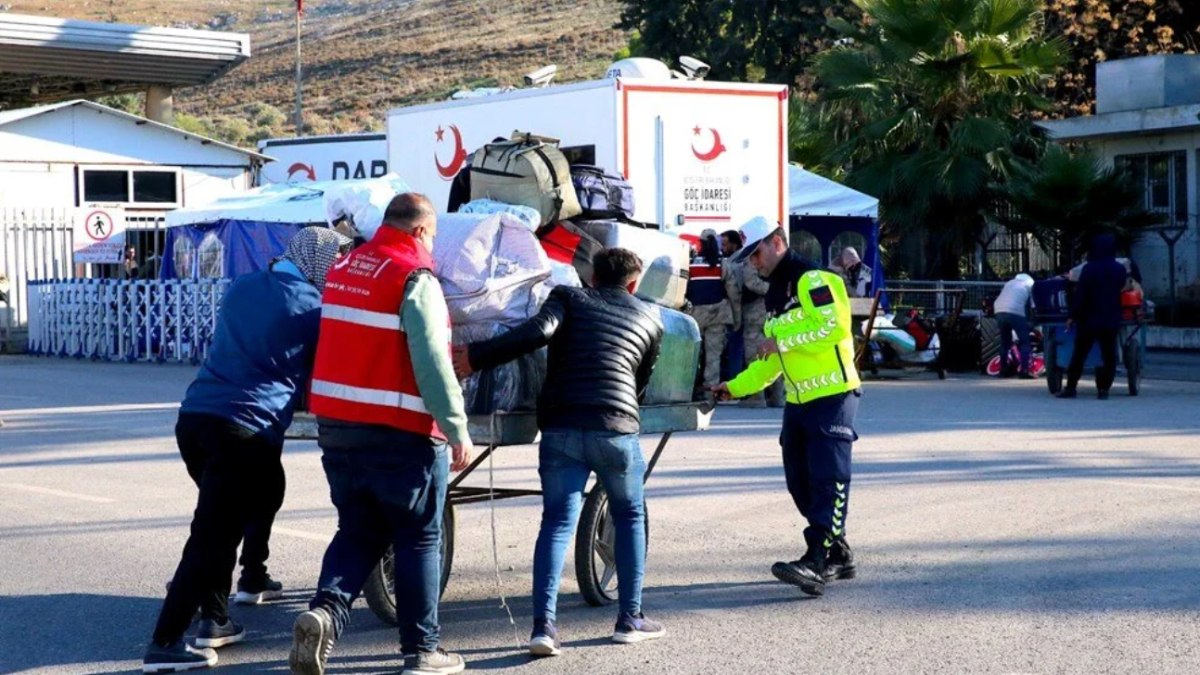 Suriyeliler sınır kapılarında yoğunluk oluşturdu