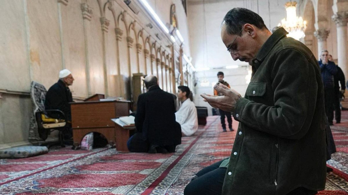 MİT Başkanı niye Emevi Camii'nde namaz kıldı diyenlere Zafer Şahin'den tokat gibi yanıt