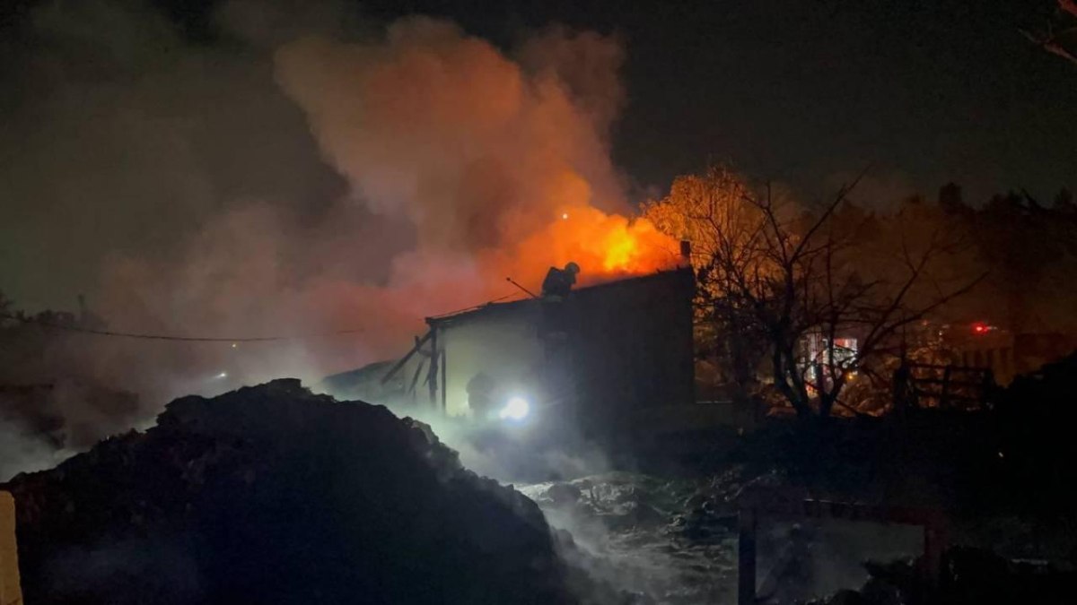 Kocaeli'de geri dönüşüm tesisinde yangın paniği