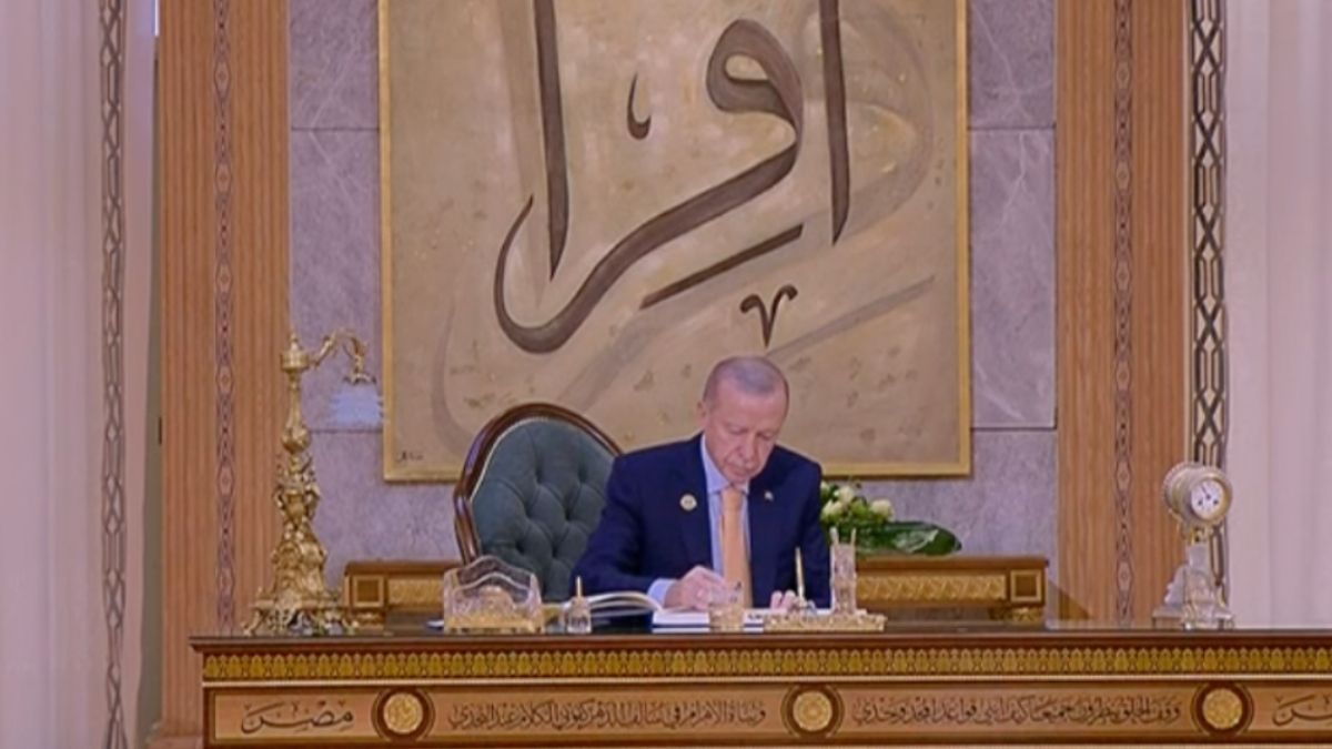 Cumhurbaşkanı Erdoğan, D-8 Zirvesi için Kahire'de
