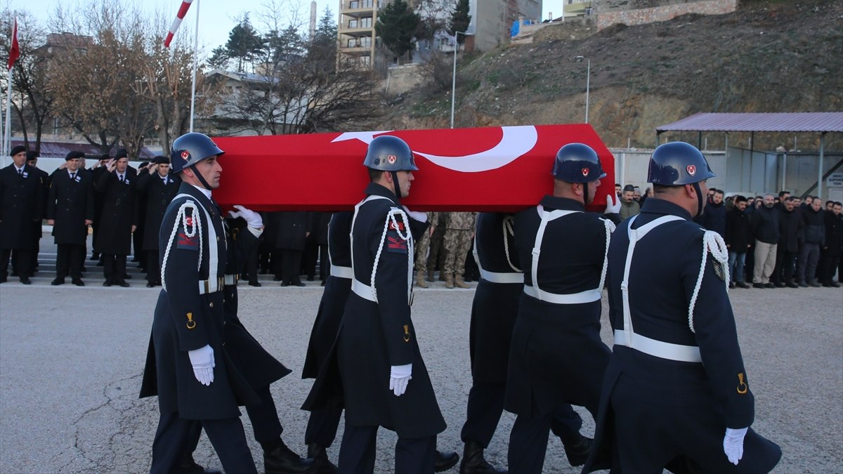 Tokat'ta kalp krizi sonrası vefat eden Uzman Çavuş Ferman Karasakal son yolculuğuna uğurlandı