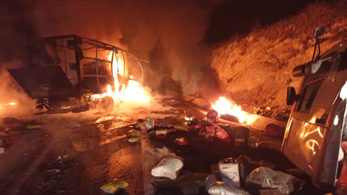 Balıkesir'de otobanda kaza sonrası yangın
