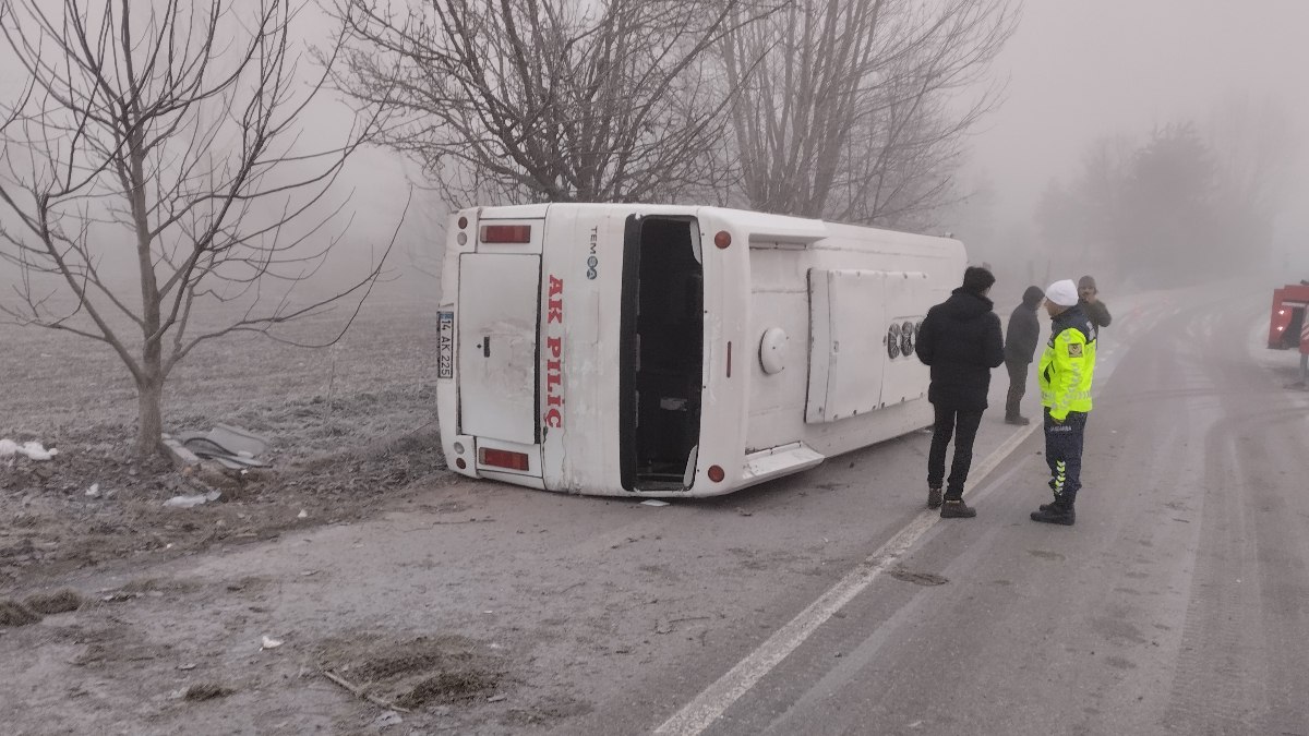 Bolu'da işçi minibüsü devrildi