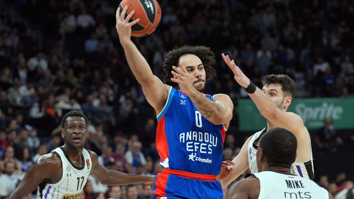 Anadolu Efes, Partizan'ı devirdi