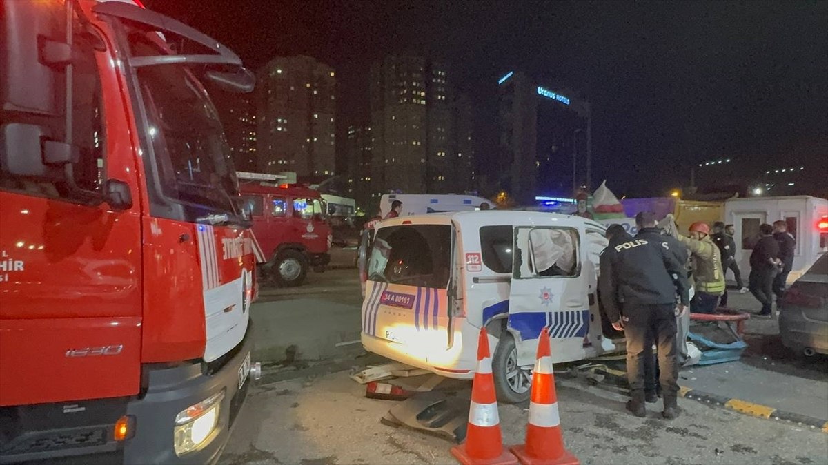 İstanbul Zeytinburnu'ndaki trafik kazasında 1'i polis 3 kişi yaralandı