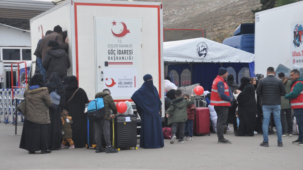 Ülkesine dönen Suriyeli: Türkiye bize bayrak verdi