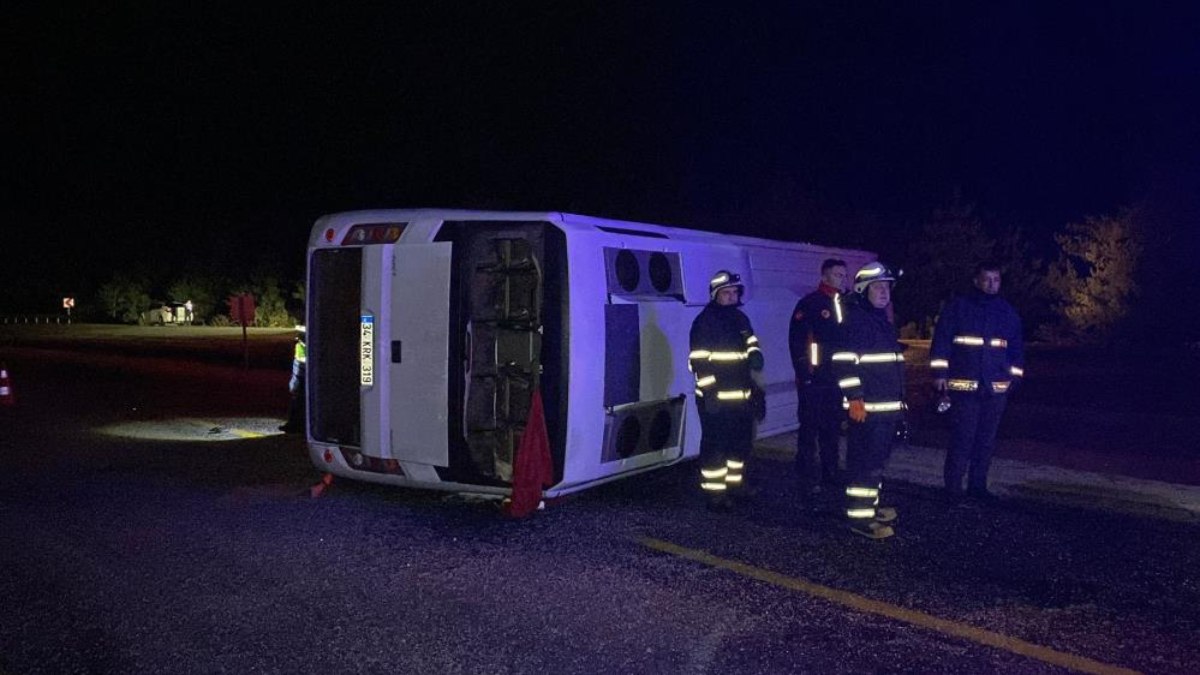 Kastamonu'da cenazeye giden midibüs devrildi: 24 kişi yaralandı