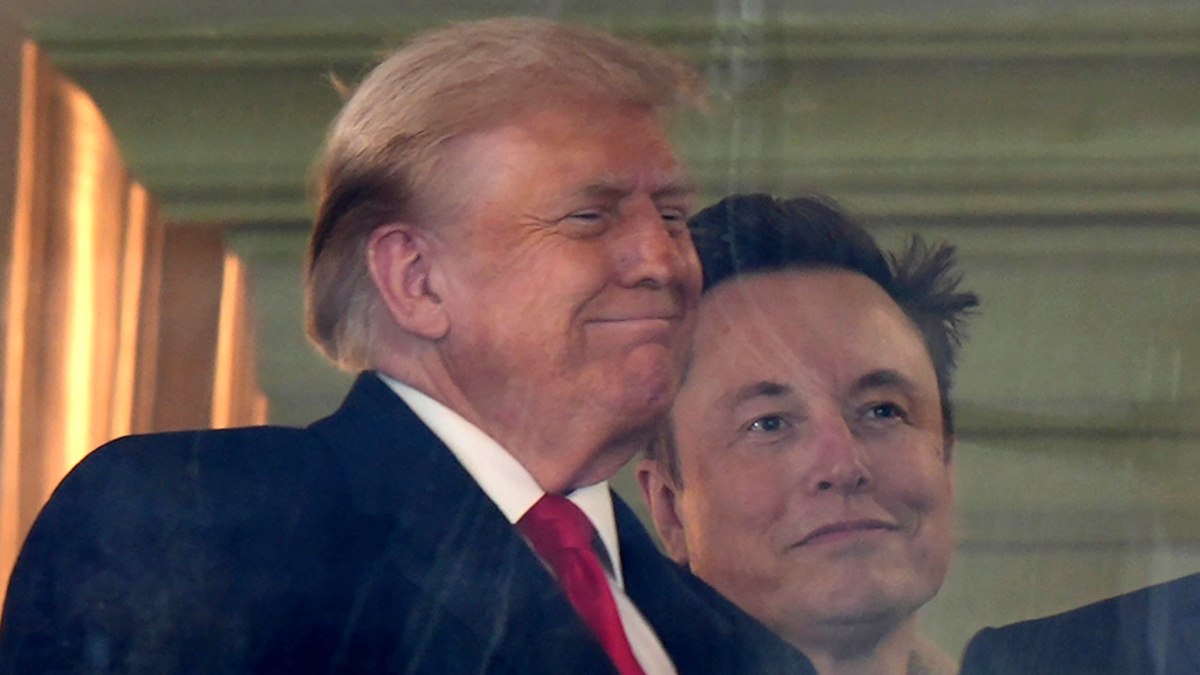 Donald Trump, Elon Musk'a 'başkanlığı devrettiğine' dair iddiaları reddetti