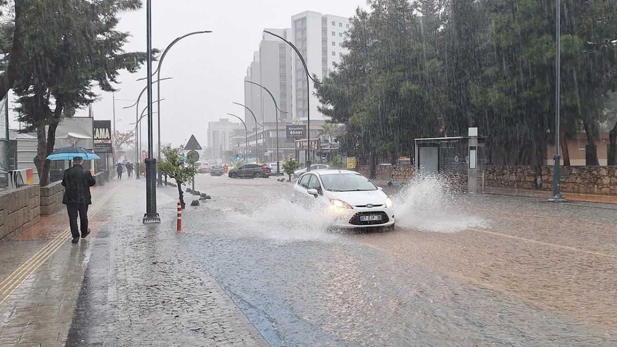 Antalya'da taşımalı eğitime 1 gün ara verildi