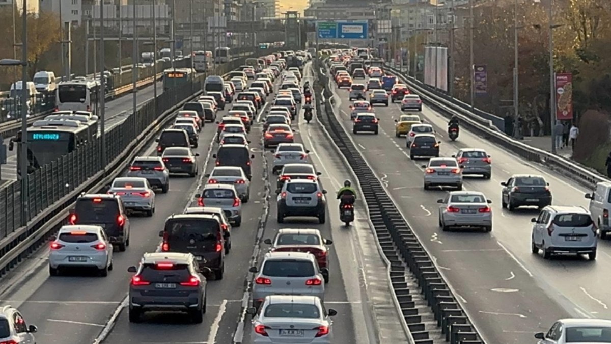 Trafikte yeni dönem 1 Ocak’ta başlıyor: Şeritler arası geçiş yapana ceza yolda!