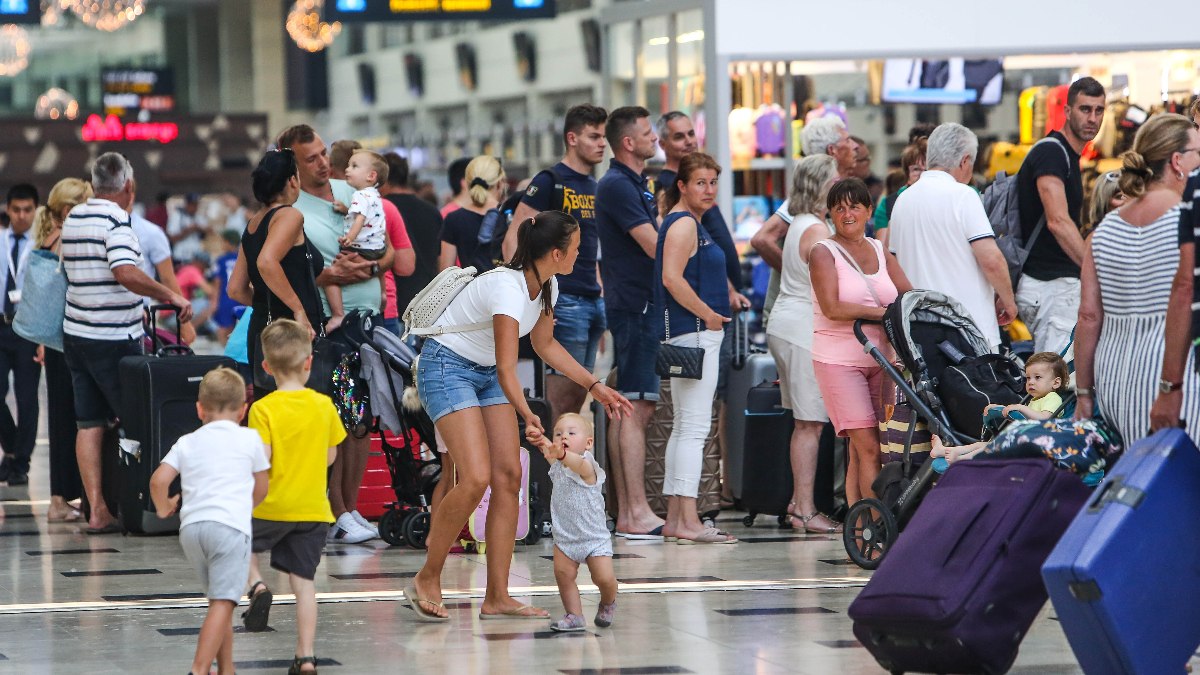 Antalya'da turizmcilerin 2025 hedefi 18 milyon turist