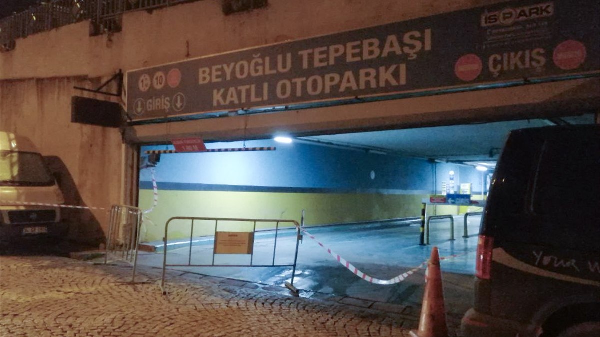 Beyoğlu’ndaki İSPARK otoparkı boşaltıldı