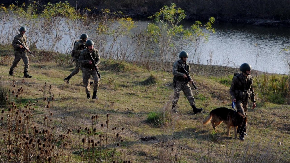 Edirne'de Yunanistan'a kaçarken yakalanan FETÖ şüphelileri tutuklandı