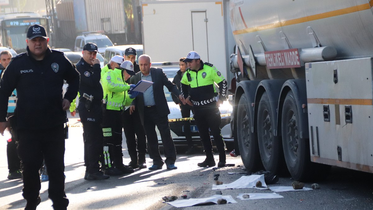 İzmir'de öğrenci servisi tıra çarptı: 1 ölü