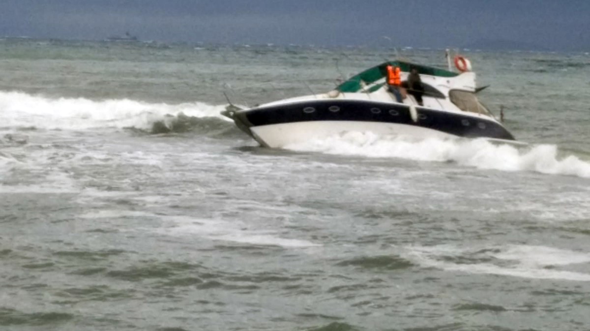 Tekirdağ'da fırtınada tekne yan yattı